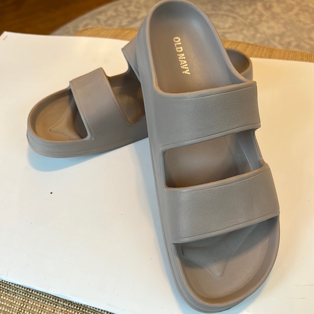 NWOT tan pool slides